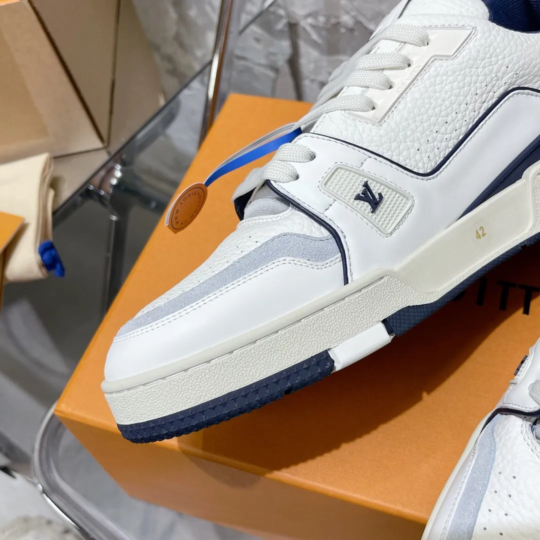 👟👟Ex-factory price 840👟👟 Women's shoes Women's clothing Couple code # Top purchasing version LV trainer "Couple limited series casual sports basketball shoes, good-looking and handsome, every color is huge and beautiful! A must-have item for fashionistas 🛍 Original custom-made embossed grained calfskin (non-market microfiber leather) Everyone needs to distinguish!) Symmetrical old pattern washed denim; all accessories and accessories are customized according to the original 1:1. Even the color matching of the original is the same private model T👟👟The factory price is U outsole. Many small designs must be original to see the quality, the quality is in the details! The original consistent chip tag can be purchased directly from the LV official website 😏 The full set of Jingmei aircraft box packaging Please be sure of our quality‼ ️Please pay attention to the common materials on the market! Size: 35-44 (Male 38/45 custom-made, non-refundable)